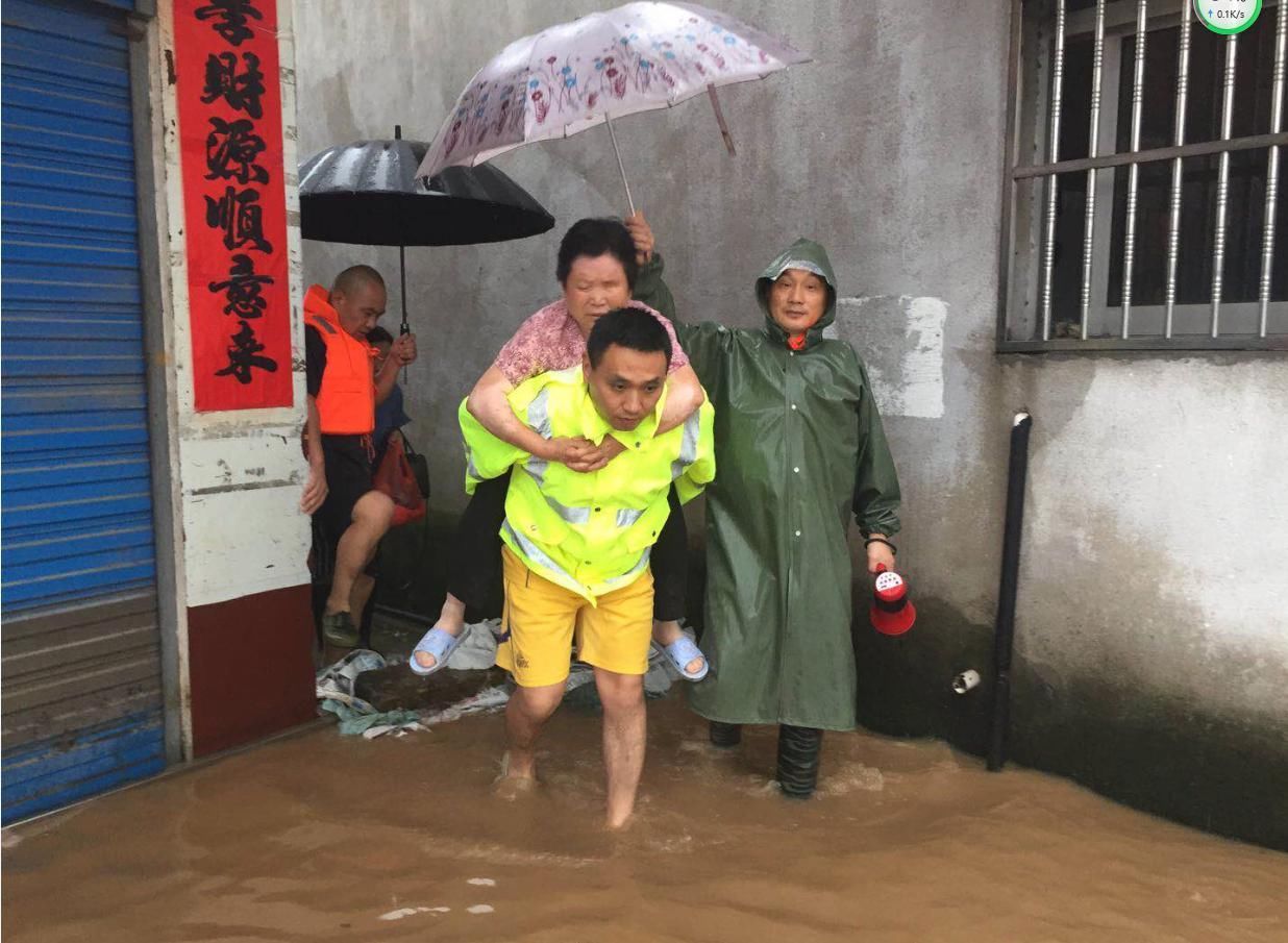 霍山|霍山公安：抗洪抢险 我们为百姓平安乘风破浪