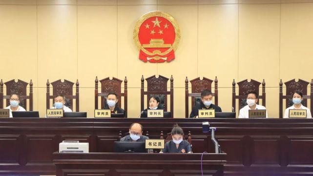  当庭|黄冈市首个女黑势力首犯受审，当庭落泪悔罪