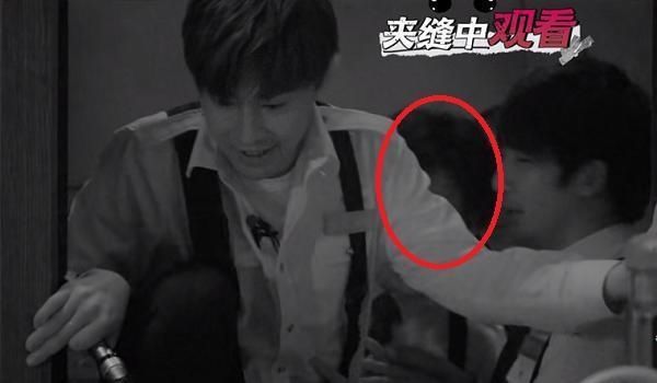  郭麒麟|邓伦被NPC吓傻，可大林子却莫名的勇敢，不断向前挤要求看一眼