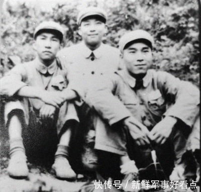 发回|他收集战场故事发回国内 他收听国内新闻传到战场