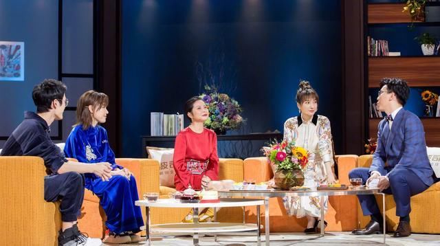  端庄|被37岁吴昕惊艳到了，穿云锦龙纹连衣裙，端庄典雅，宛如画中人