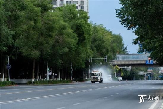 水磨沟区环卫清运队|乌鲁木齐城区全面进行消毒作业