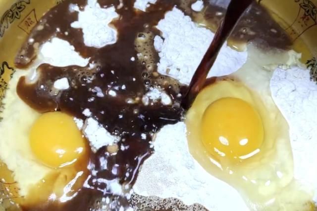  懶人|红糖发糕的懶人作法，绵软筋道，美味可口，比买的生日蛋糕还美味