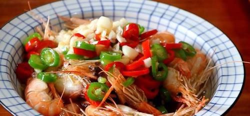  做法|大虾这么做壳酥肉嫩，比香辣虾做法简单，比白灼虾开胃