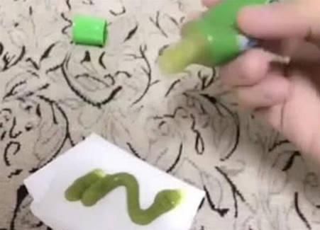  女主人|二哈咬纸巾磨牙，女主人在纸巾上抹这东西，二哈的反应亮了