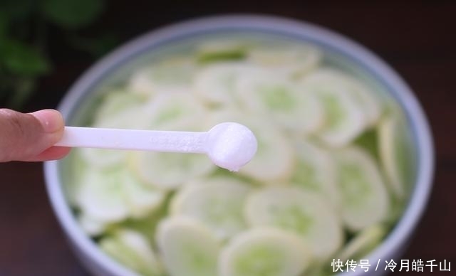 储存到冬天|夏天把黄瓜冷冻起来,留到冬天炒肉吃,特别香,我每年都做