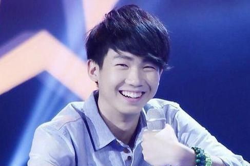  白举纲|20岁参加《快男》得季军，26岁成为导师，用硬核文字回应质疑事件