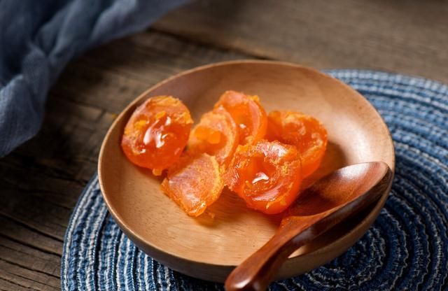  面点|咸蛋黄花卷的做法，咸香松软，风味独特，一款有创意的面点