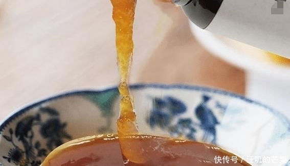  带来|美食如此简单：每天晚上睡前喝半杯蜂蜜水，坚持半年，身体会带来这些惊喜变化！