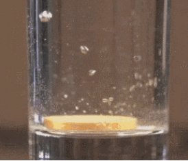  拧开|23岁女孩拧开保温杯，突然被炸到眼球破裂！网友吓懵：我也这么做过……