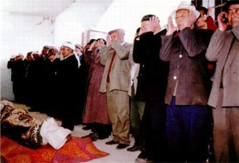 吓坏|男子死后被下葬,4个月后现身吓坏家人!