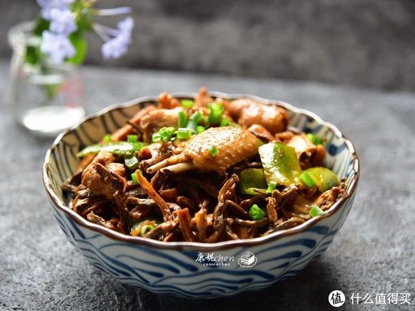 入味|用这菜焖鸡很入味，好吃又下饭，太香了