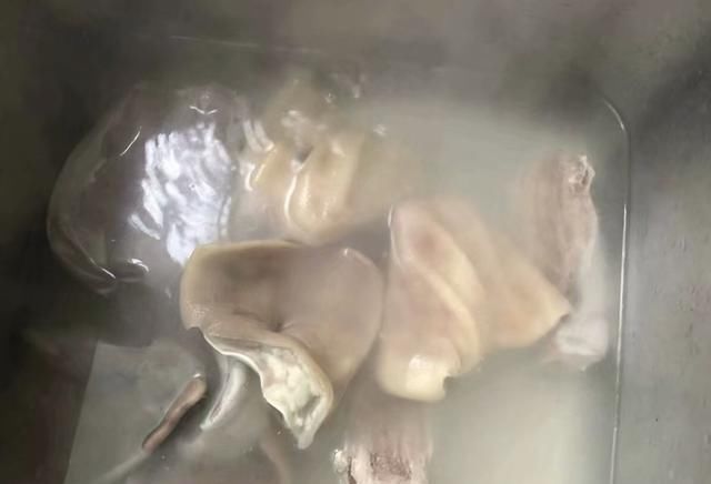 下酒|猪身上最脆爽的一块肉,简单卤一卤,下酒下饭还能美容养颜