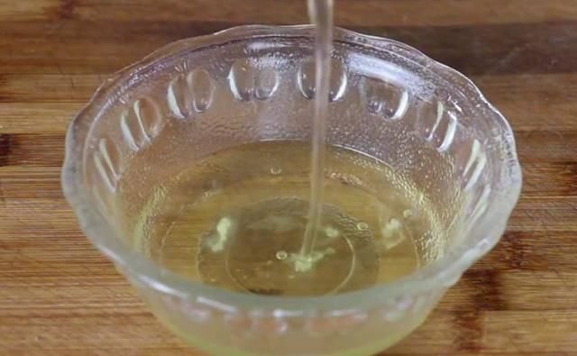  打入|黑芝麻打入2个鸡蛋，简单一做，孩子三天两头点名吃，百吃不厌