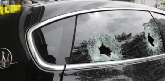  霸占|玛莎拉蒂多次霸占车位，玻璃被砸碎，网友：看你以后还敢不敢了