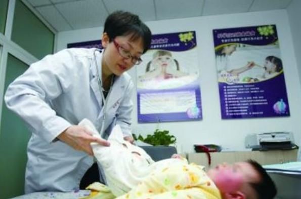  不稳|2岁孩子走路老是不稳，奶奶说没事，宝妈带去检查后迷茫了