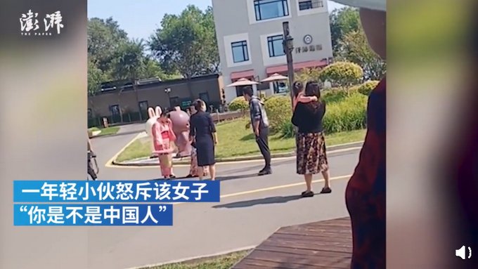看法|“你是不是中国人？”小伙怒斥在军舰旁穿和服拍照女子，网友看法不一