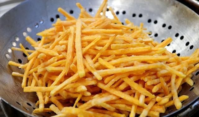 酥脆|薯条别再用土豆做啦,用红薯做真正的“薯条”,香甜酥脆,真好吃