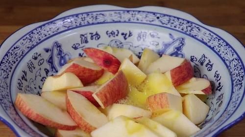  面团|夏天多给孩子吃苹果，打入2个鸡蛋，秘制一做，孩子天天想吃