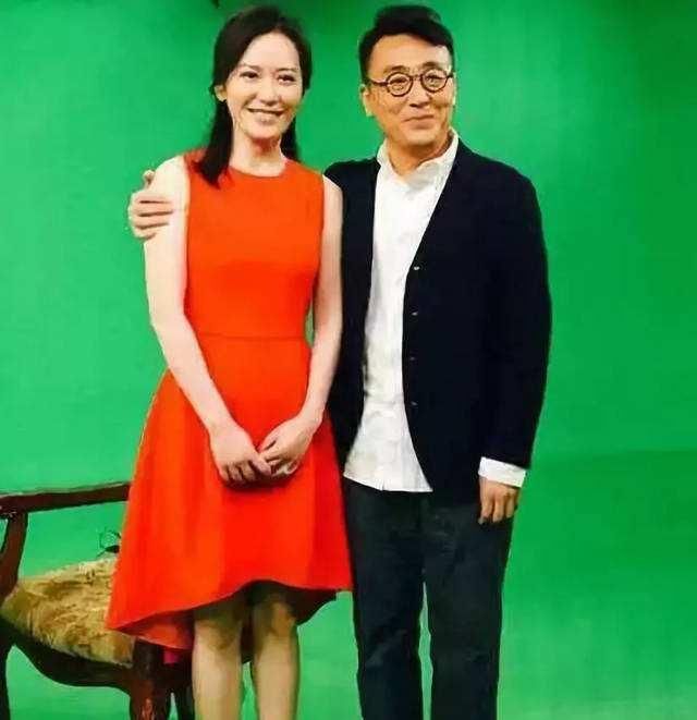  俞飞鸿|俞飞鸿可能气质真比刘涛好，但毕竟还是大几岁，脖颈纹很明显呀！