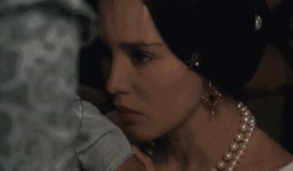 阿佳妮|她是世界最美女星，却沉迷玻尿酸搞僵脸，今65岁瘦身成功颜值回春