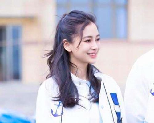  中餐厅|《中餐厅》通过赵丽颖看娱乐圈双标，baby产后4个月复出被群嘲