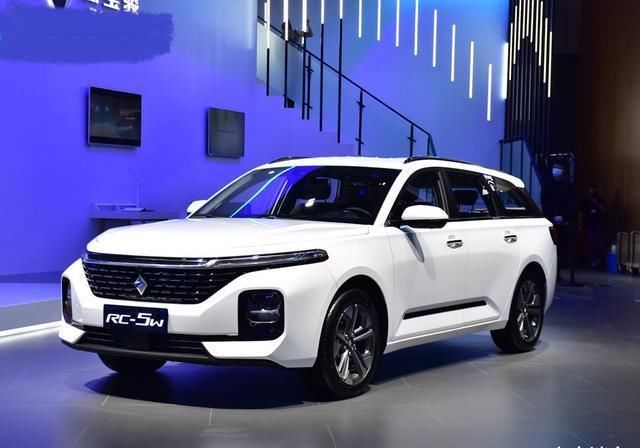  上市|全新“旅行车”上市! 5.98W起售, 外观炫酷动感十足! 搭1.5T+8CVT