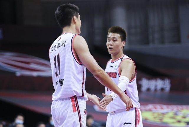  最强|肘击林书豪惹争议？赵睿献最强一战 有多少人爱他就有多少人恨他