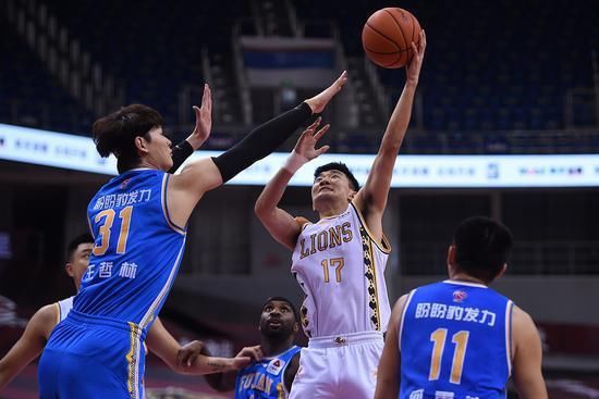  孙铭徽|全华班没给姚明丢脸，孙铭徽1节11分对轰火箭球星，最后2秒遭绝平