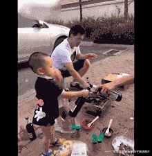  GIF|搞笑GIF：你怎么钻在这里面了！里面的水好喝吗？