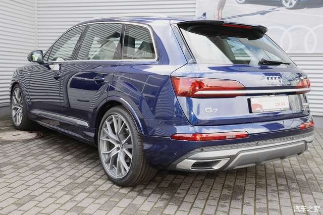 商务|新款奥迪Q7，超5米的车身长度非常有气势，商务用车够体面