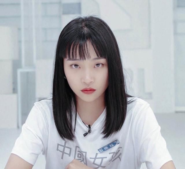  青春|在“青春有你2”和虞书欣的前9名中，她理应进入前9名