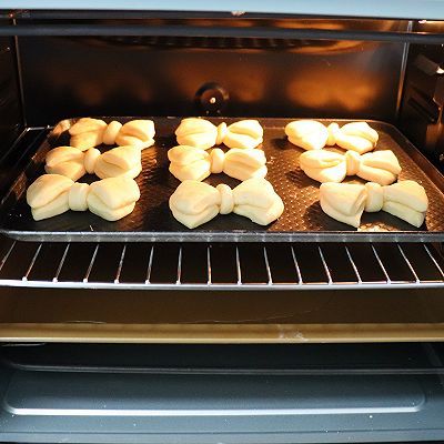  面团|蝴蝶结面包怎么做