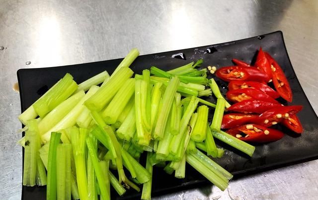  红萝卜|立秋后, 猪牛鸡肉都不如它, 我家几天就吃一回, 省钱下饭还营养