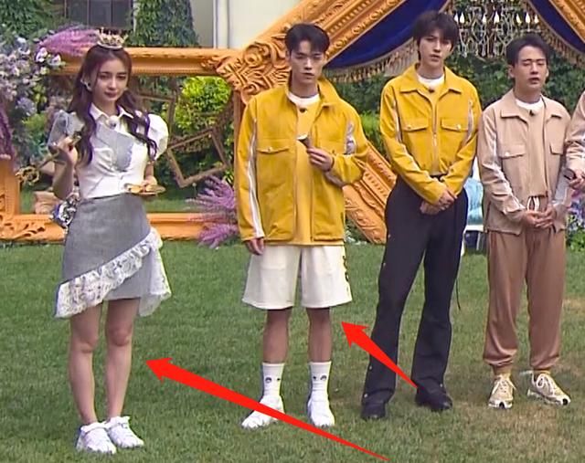  小腿|《跑男》baby压轴出场，镜头抓拍她身材，这小腿肌肉我没看错？