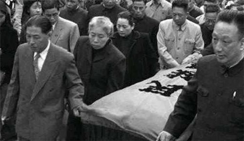 病逝|鲁迅病逝前,留下7条遗嘱,子孙中人才辈出,但不涉及这两者