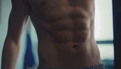  金秀贤|金秀贤 8 块腹肌手感怎么样？只有她知道