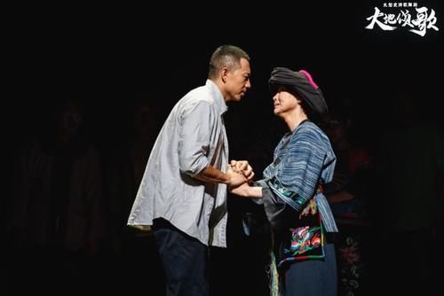 真实|聚齐谷智鑫、凯丽、何炅、万茜等大腕的剧，却没有一个明星光环