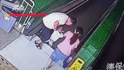 征集志愿|早新闻丨广西一男子带孩子坐扶梯只顾玩手机,揪心的一幕发生了