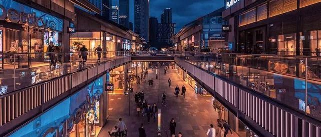  真的|真的吗？外国网友：成都，街上随时像是时装周！