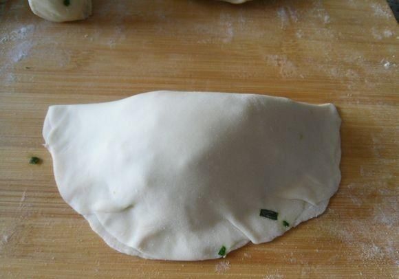  鸡蛋|这才是韭菜盒子正确做法，皮薄馅大，香味浓郁，一次8个不够吃