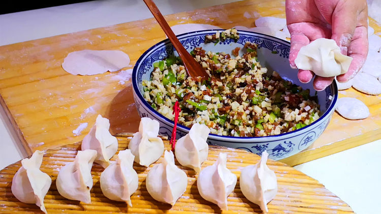 白菜|秋天,多给孩子包这馅饺子,开胃又消食,比韭菜和白菜都鲜,真香