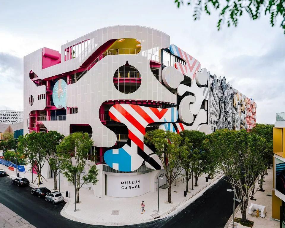  空间|5 个停车楼设计：“树”向生长的停车空间