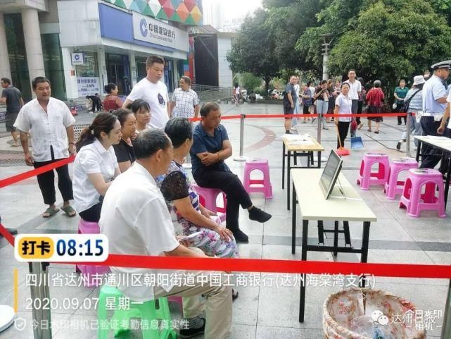 耍横|乱穿马路，当街耍横，还咬伤交警…拘留10天！