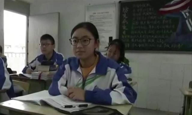 独臂|12年前，在汶川地震中失去右手的独臂女孩李欣雨，今年高考625分