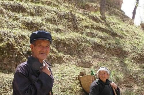 别人|农村老话“借三不借二”，什么意思？农村老人说的有道理吗？