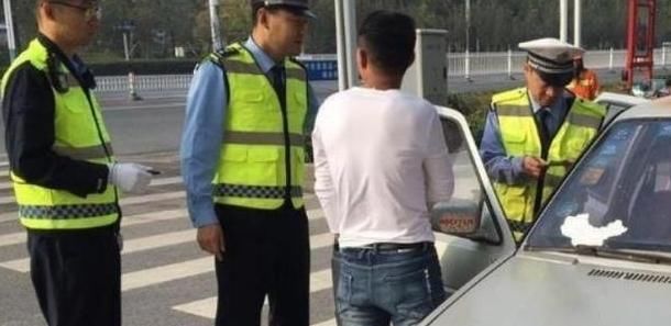 驾驶|没带驾照算“无证驾驶”吗？交警：拿出这个，就不算