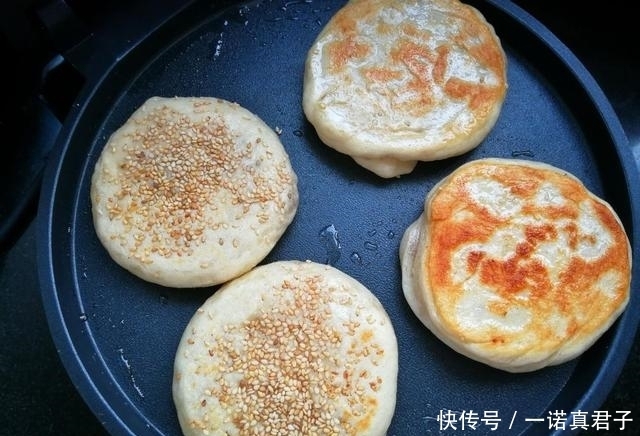 不用|想吃烧饼不用买，没有烤箱也能做，煎一煎凉了也不发硬