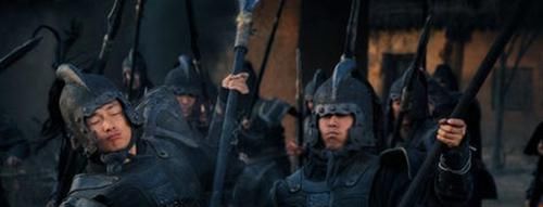 黄巾|?穰山之战，赵云被许褚于禁李典三人群殴，为何他可以轻松脱险？