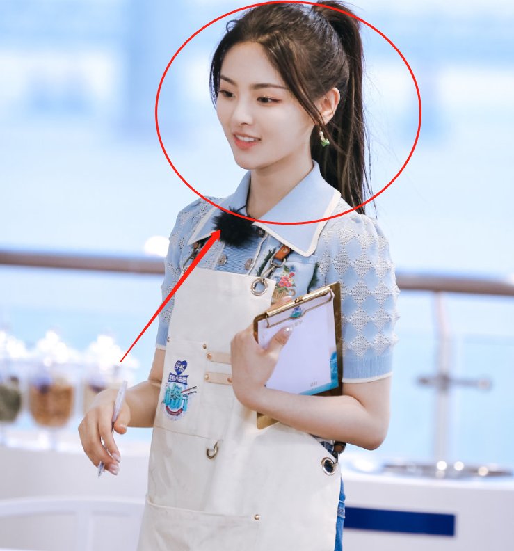 节目|杨超越节目上热菜不用毛巾,看清刘宇宁的反应,教养是装不出来的